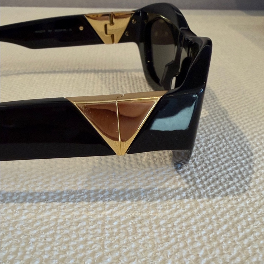 Bottega Veneta Black Sunglasses - Picture 3 of 4